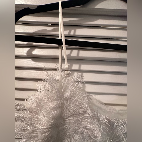 INAMORE White Feather dress - Picture 10 of 11